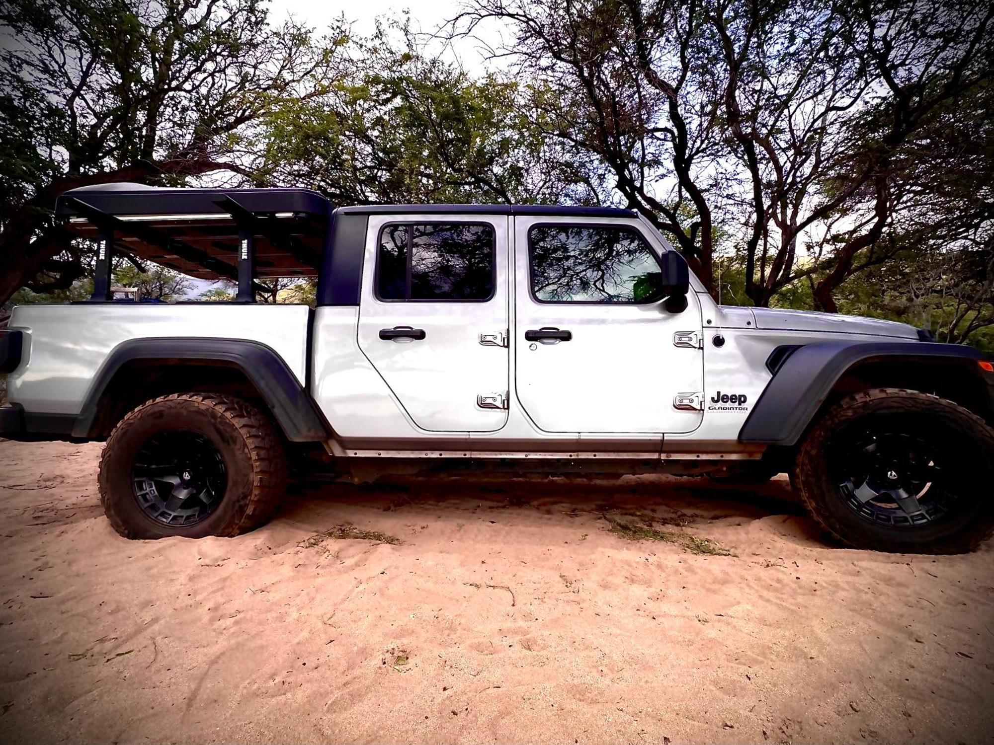 Glamping Embark On A Journey Through Maui With Aloha Glamp's Jeep And Rooftop Tent Allows To Discover Diverse Campgrounds, Unveiling The Island's Beauty From Unique Perspectives Each Day